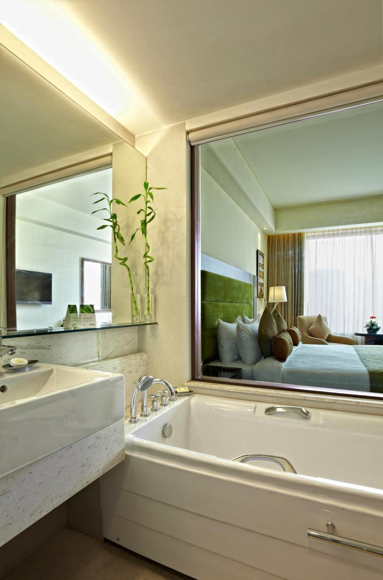 Radisson Blu Hotel Rudrapur מראה חיצוני תמונה